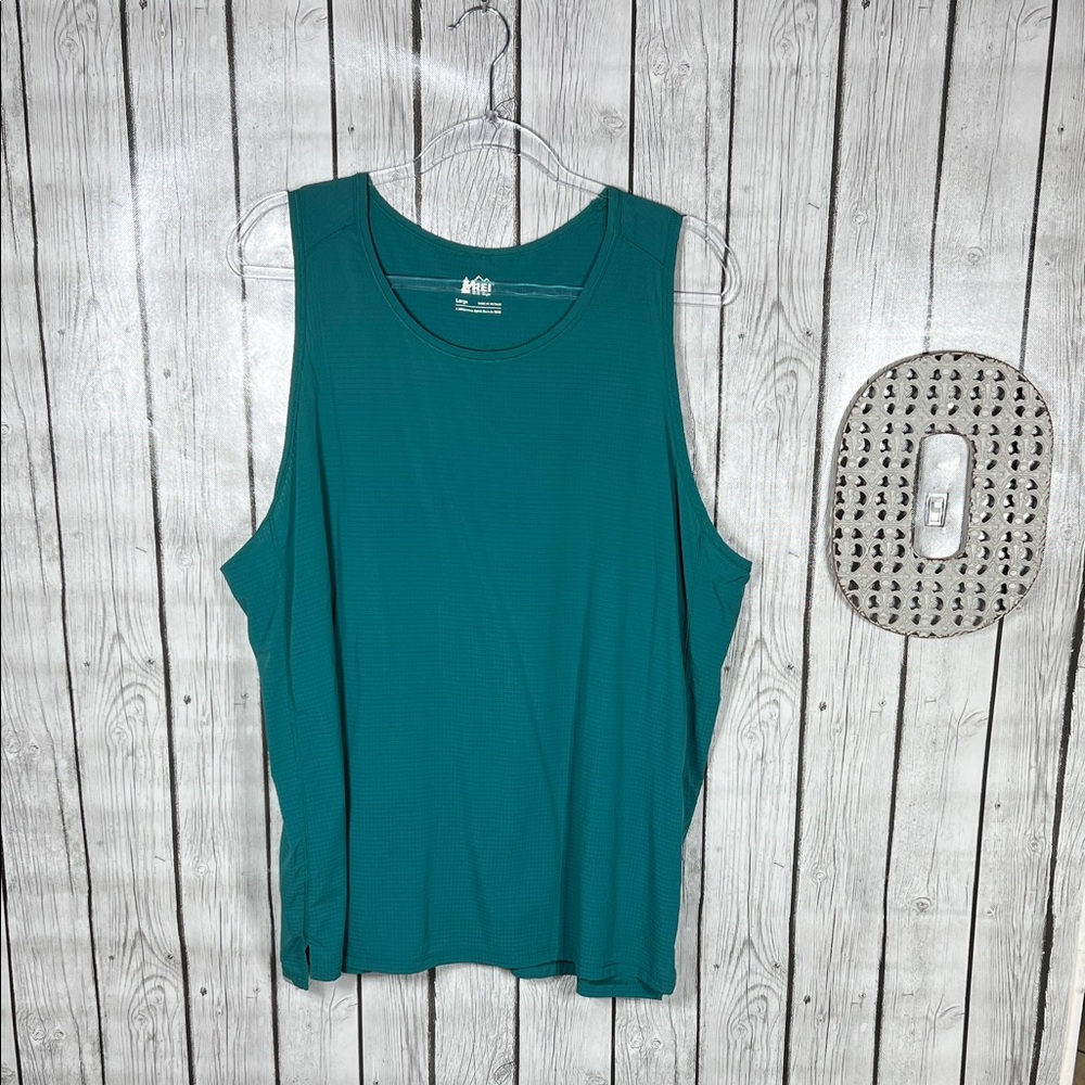REI sleeveless activewear top size large